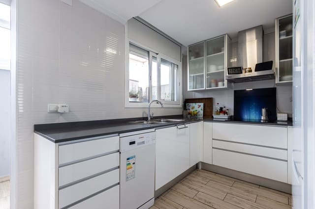 4 soverom Rekkehus til salgs i Mollet del Vallès med garasje - € 447 000 (Ref: 9991072)