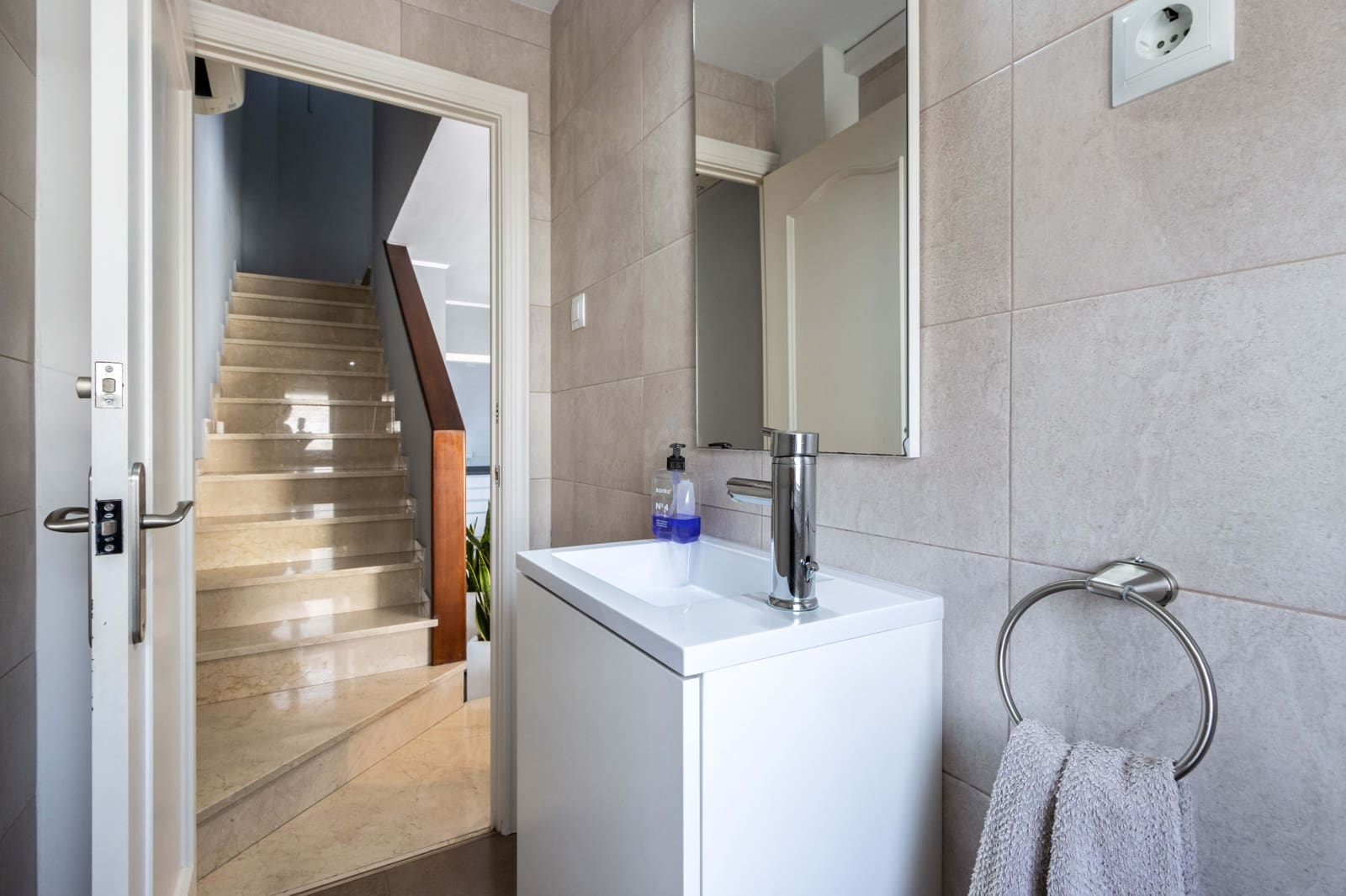 4 quarto Moradia em Banda para venda em Barcelona cidade com garagem - 447 000 € (Ref: 9991072)