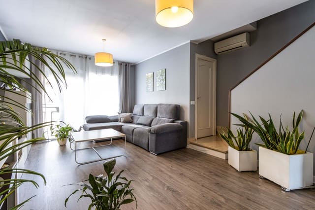 4 soverom Rekkehus til salgs i Mollet del Vallès med garasje - € 447 000 (Ref: 9991072)