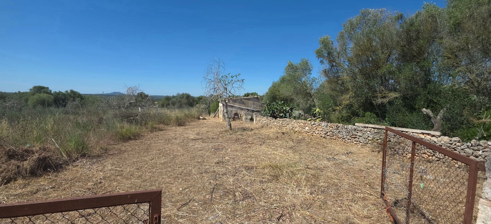 Grunde uden byggetilladelser til salg i Santa Margalida - € 92.000 (Ref: 9991075)