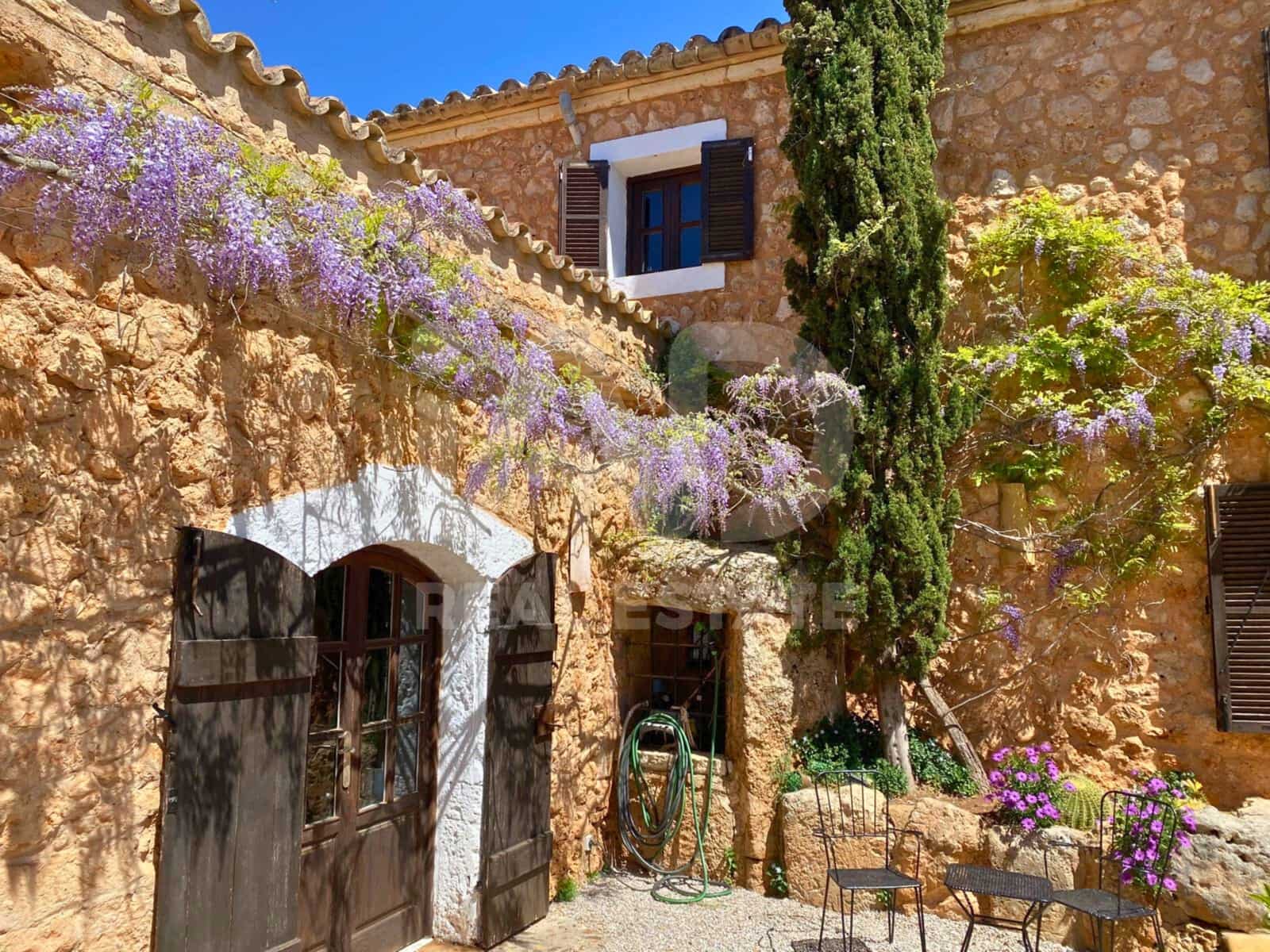 4 bedroom Villa for sale in Santa Eugenia with pool - € 1,599,000 (Ref: 9991078)