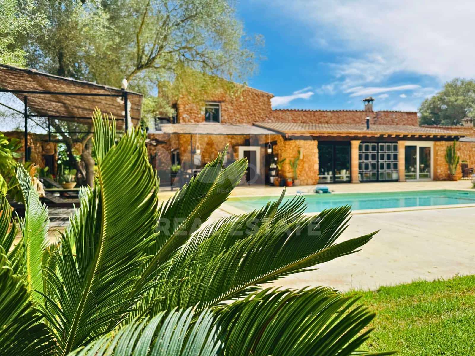 4 bedroom Villa for sale in Santa Eugenia with pool - € 1,599,000 (Ref: 9991078)