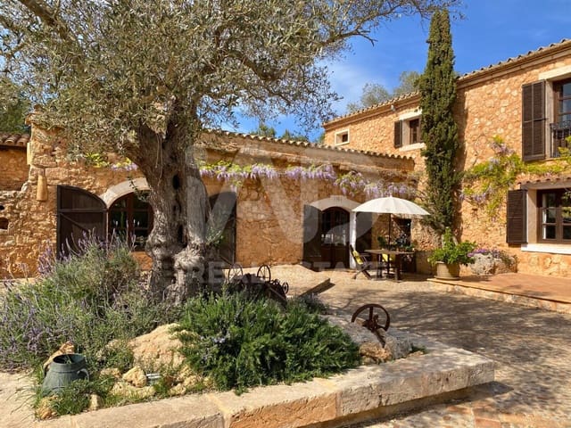 4 bedroom Villa for sale in Santa Eugènia with pool - € 1,599,000 (Ref: 9991078)