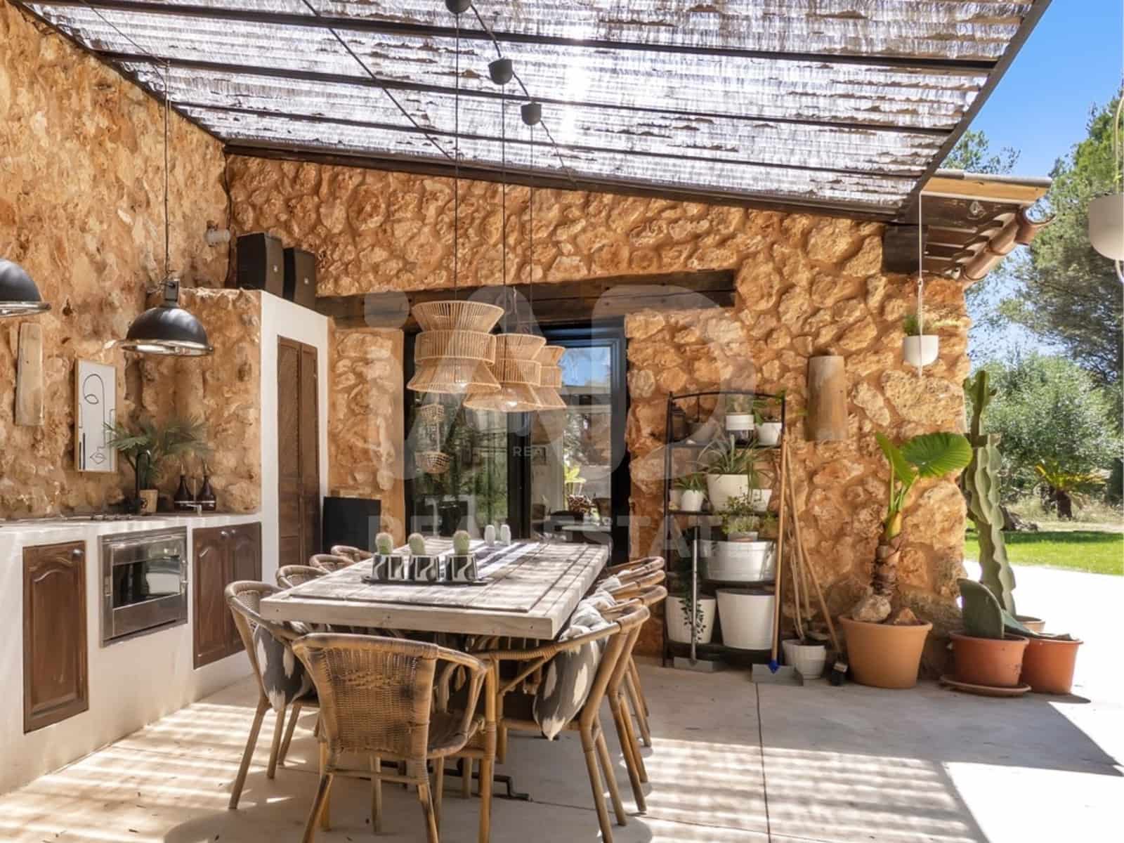 4 bedroom Villa for sale in Santa Eugenia with pool - € 1,599,000 (Ref: 9991078)