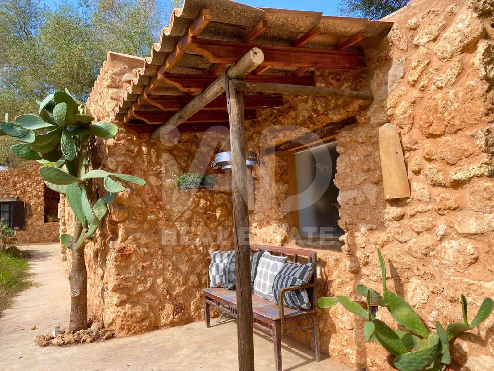 4 bedroom Villa for sale in Santa Eugenia with pool - € 1,599,000 (Ref: 9991078)