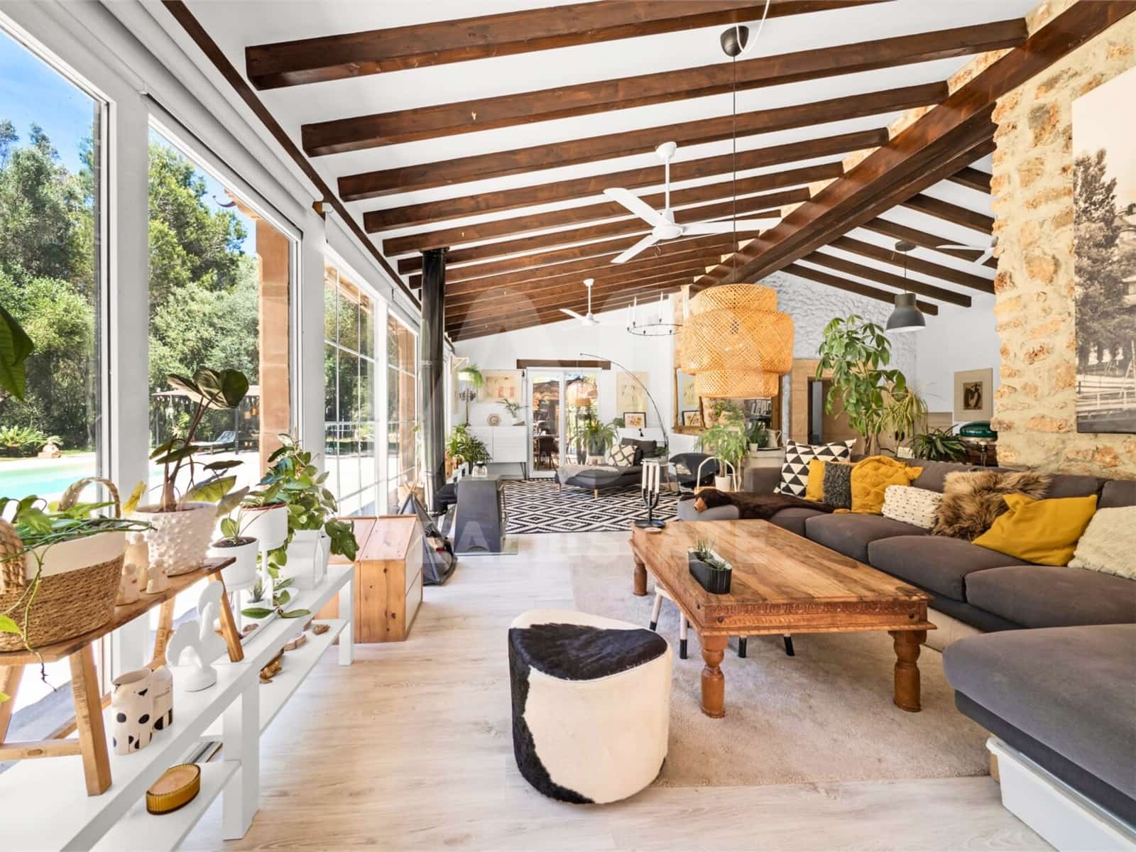 4 bedroom Villa for sale in Santa Eugenia with pool - € 1,599,000 (Ref: 9991078)