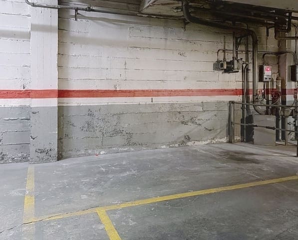 Garage til salg i La Sagrada Família, Barcelona by - € 23.500 (Ref: 9991081)