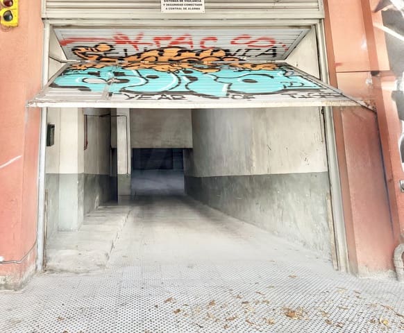 Garage til salg i La Sagrada Família, Barcelona by - € 23.500 (Ref: 9991081)