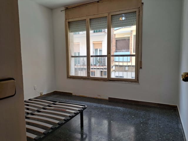 4 Zimmer Apartment zu verkaufen in El Camp de L'Arpa del Clot, Barcelona Stadt - 330.000 € (Ref: 9991083)