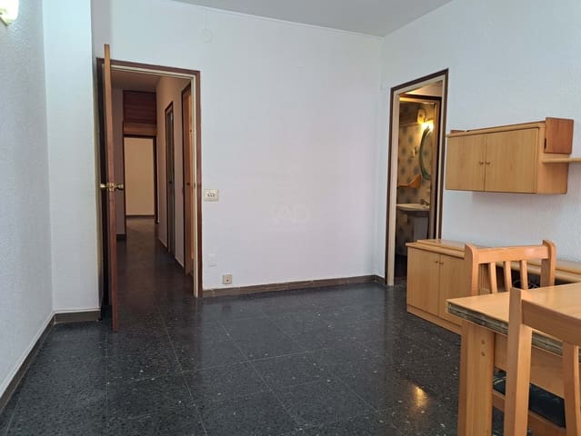 4 Zimmer Apartment zu verkaufen in El Camp de L'Arpa del Clot, Barcelona Stadt - 330.000 € (Ref: 9991083)