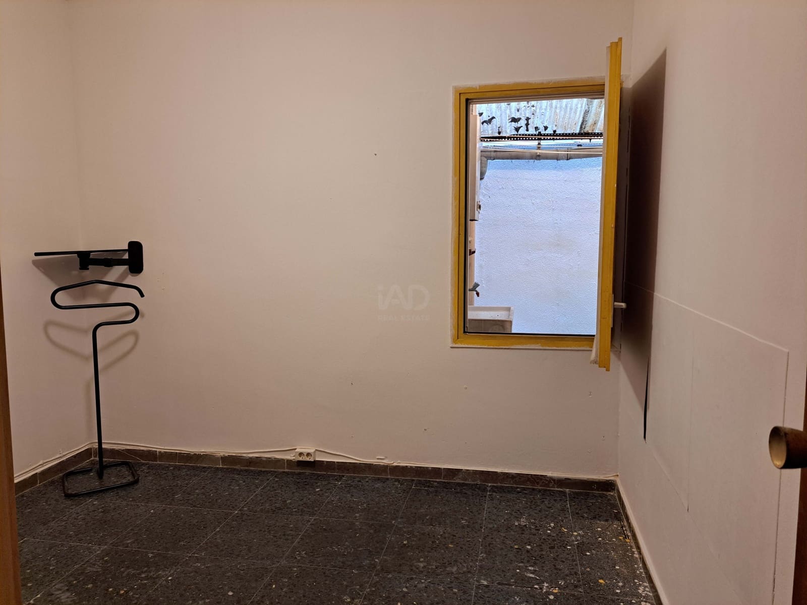 Apartamento de 4 habitaciones en Barcelona ciudad en venta - 330.000 € (Ref: 9991083)