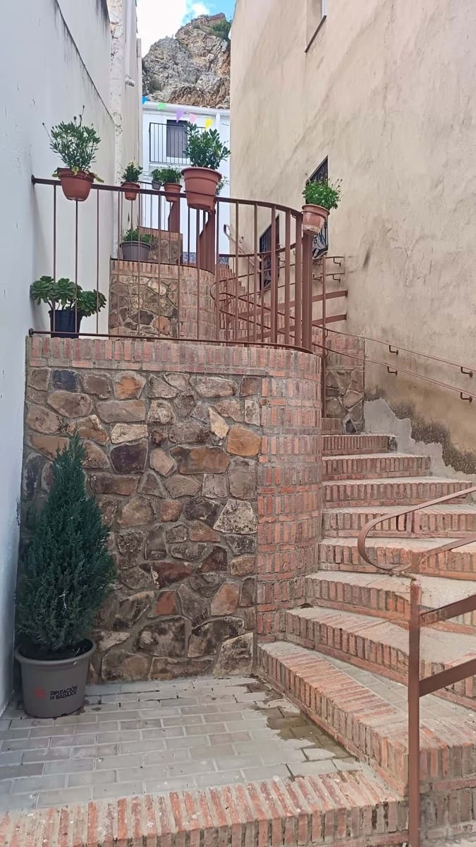 Haus zu verkaufen in Badajoz Stadt - 18.900 € (Ref: 9991085)