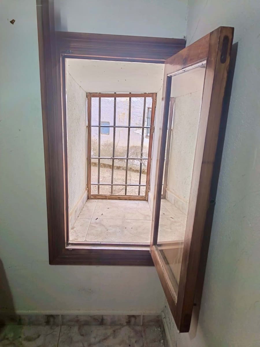 Haus zu verkaufen in Badajoz Stadt - 18.900 € (Ref: 9991085)
