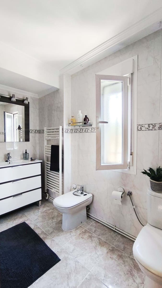 3 camera da letto Casa in vendita in Madrid citta con piscina - 280.000 € (Rif: 9991090)