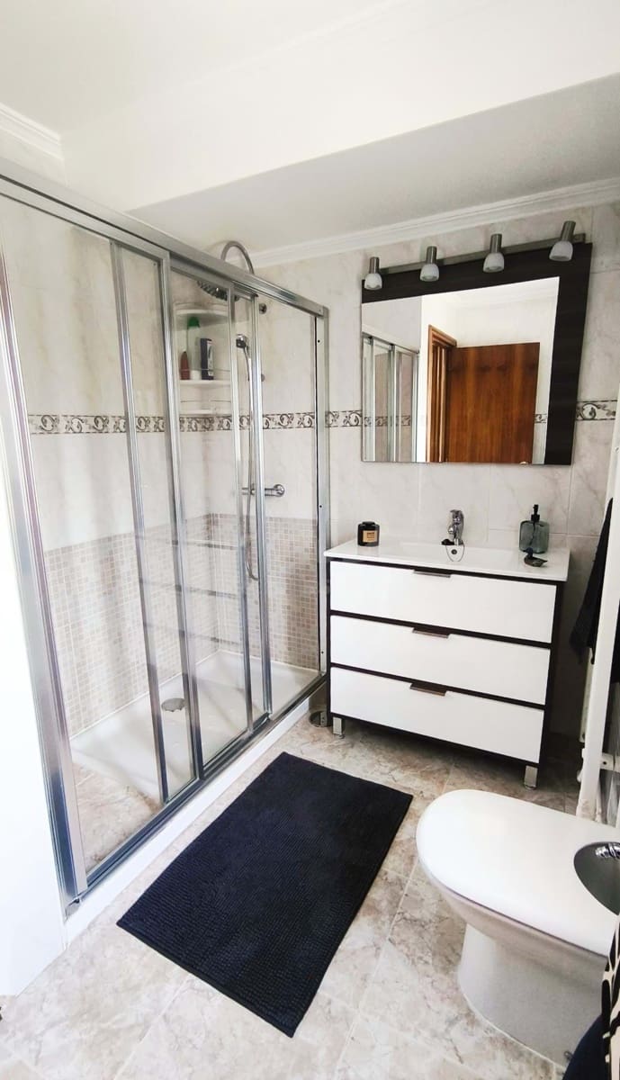 3 camera da letto Casa in vendita in Madrid citta con piscina - 280.000 € (Rif: 9991090)