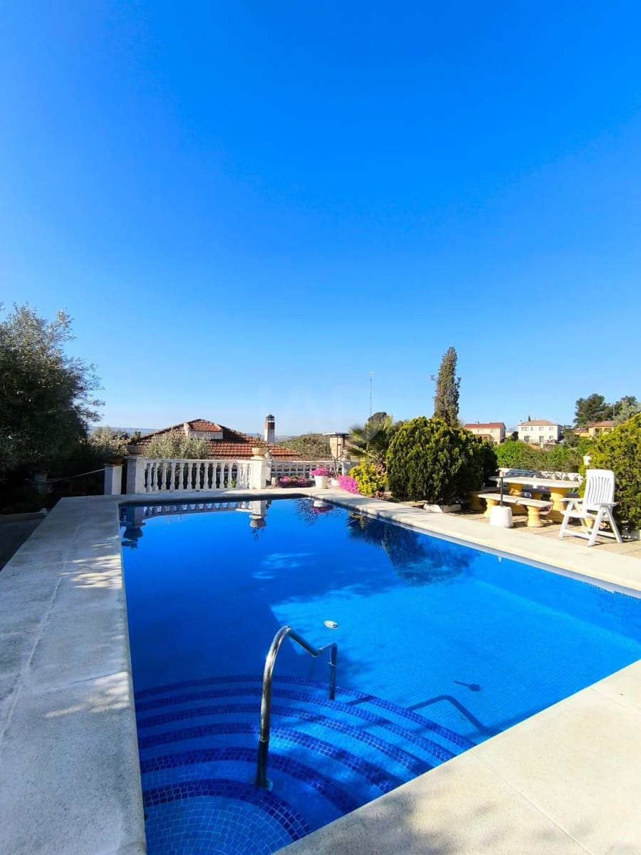 3 camera da letto Casa in vendita in Madrid citta con piscina - 280.000 € (Rif: 9991090)