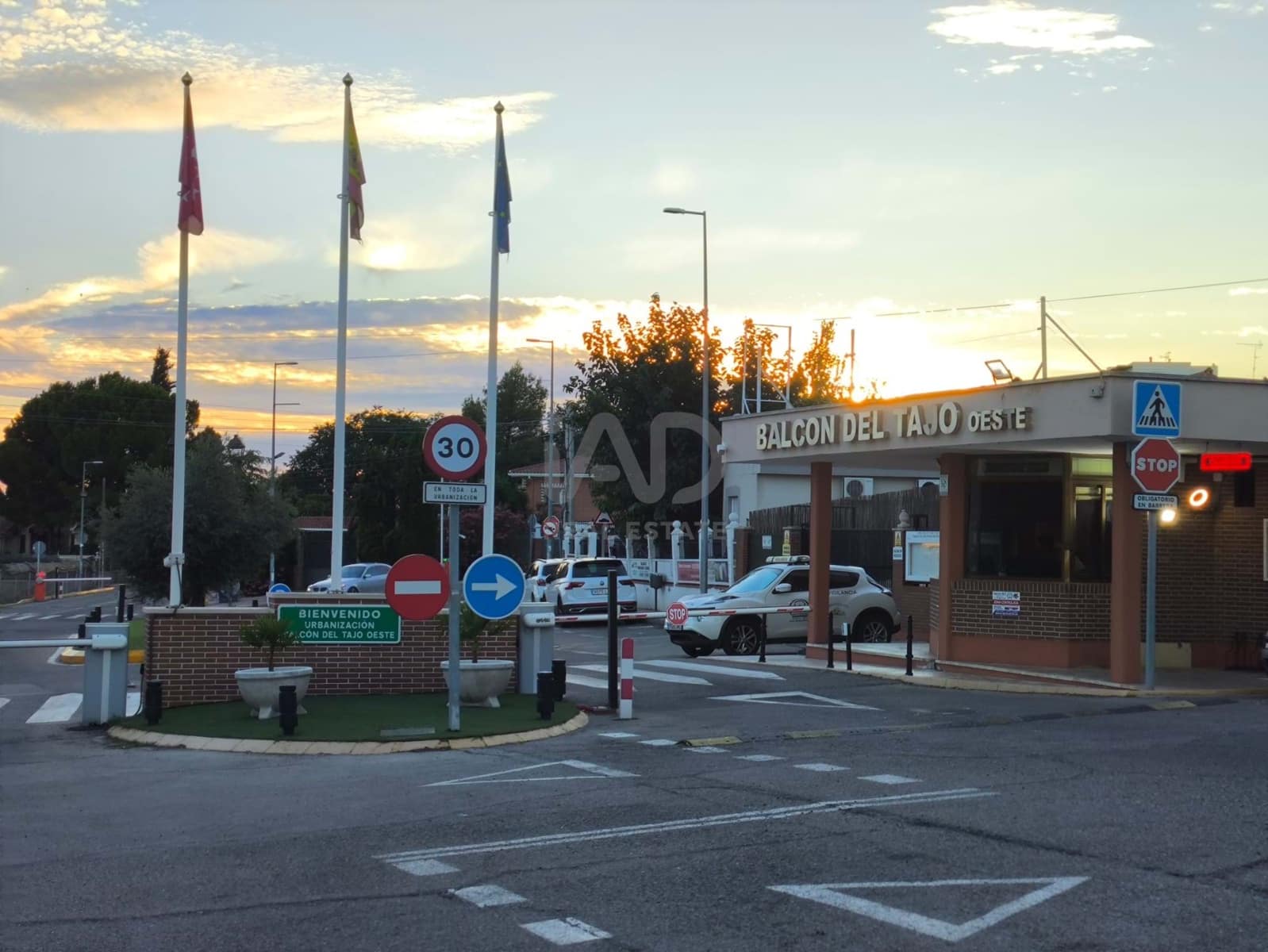 3 camera da letto Casa in vendita in Madrid citta con piscina - 280.000 € (Rif: 9991090)
