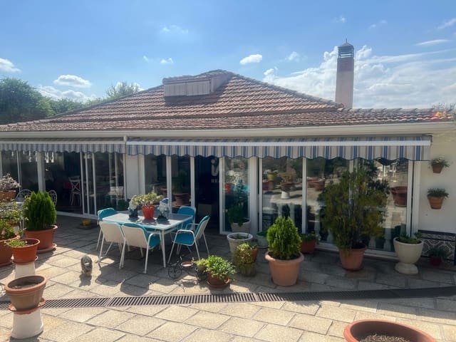 Casa de 3 habitaciones en Madrid ciudad en venta con piscina - 280.000 € (Ref: 9991090)