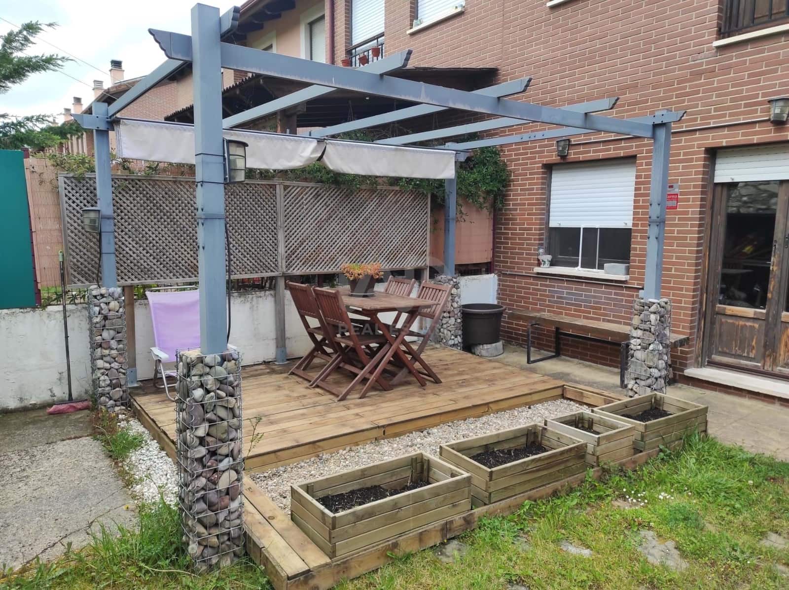 4 soveværelse Byhus til salg i Sojuela med garage - € 185.000 (Ref: 9991102)