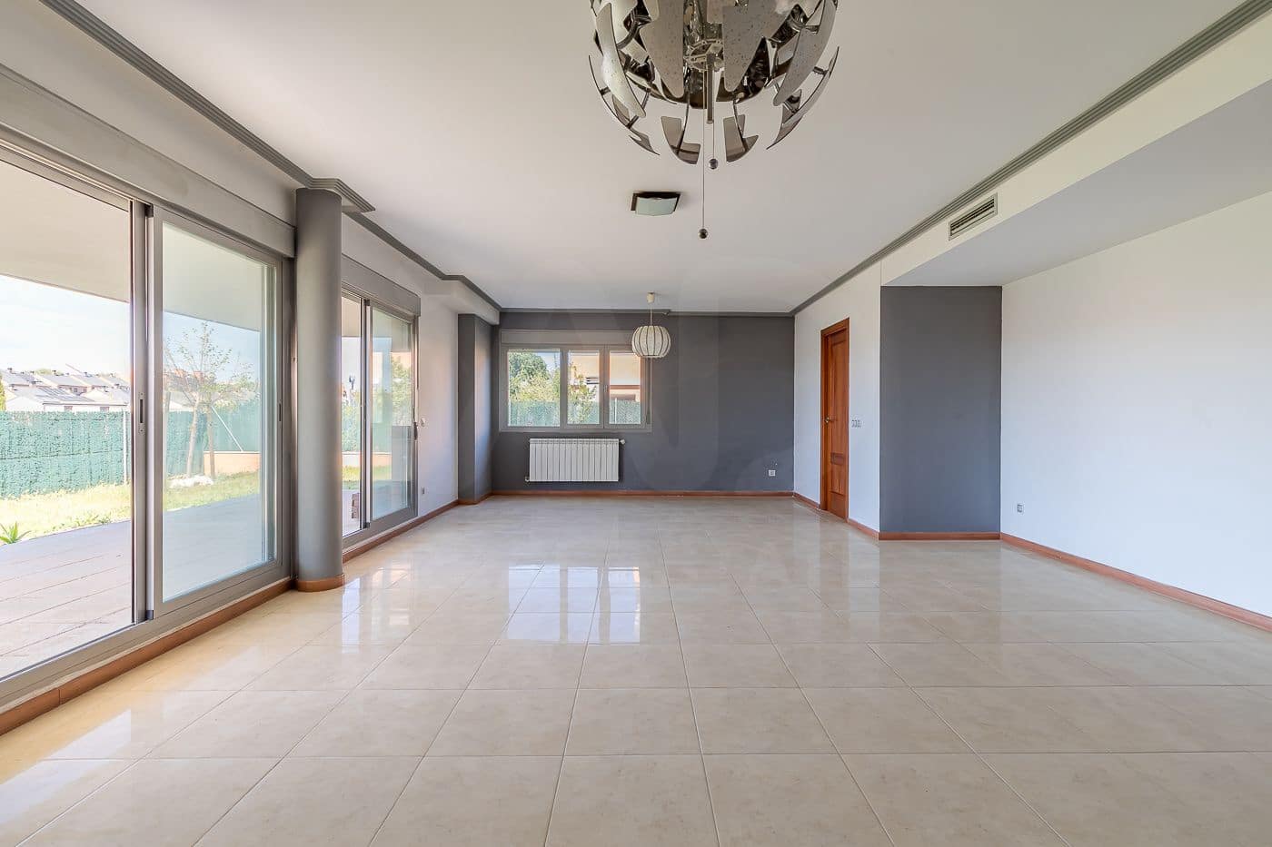 5 slaapkamer Villa te koop in Caceres stad met garage - € 765.000 (Ref: 9991103)
