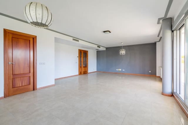 5 slaapkamer Villa te koop in Cáceres stad met garage - € 765.000 (Ref: 9991103)