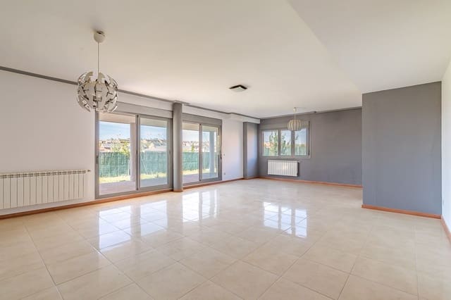5 slaapkamer Villa te koop in Cáceres stad met garage - € 765.000 (Ref: 9991103)