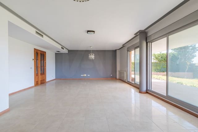 5 slaapkamer Villa te koop in Cáceres stad met garage - € 765.000 (Ref: 9991103)