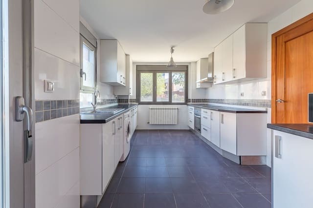 5 slaapkamer Villa te koop in Cáceres stad met garage - € 765.000 (Ref: 9991103)