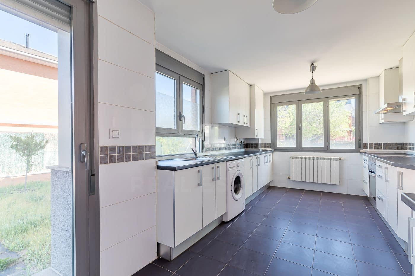 5 slaapkamer Villa te koop in Caceres stad met garage - € 765.000 (Ref: 9991103)