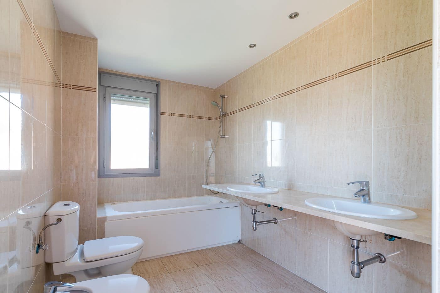 5 slaapkamer Villa te koop in Caceres stad met garage - € 765.000 (Ref: 9991103)