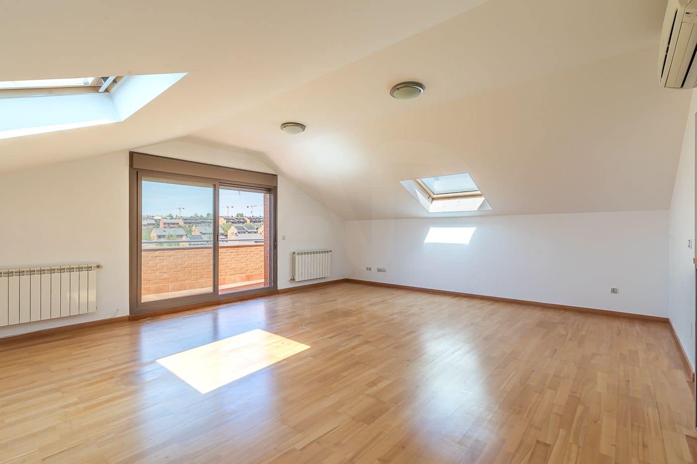 5 slaapkamer Villa te koop in Caceres stad met garage - € 765.000 (Ref: 9991103)