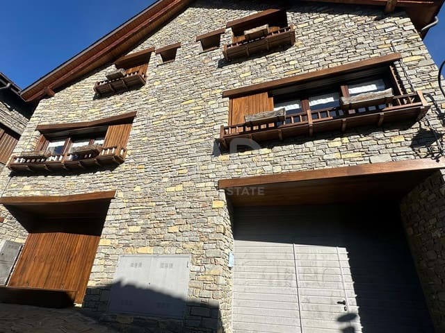 4 soveværelse Byhus til salg i Lleida by - € 799.000 (Ref: 9991104)