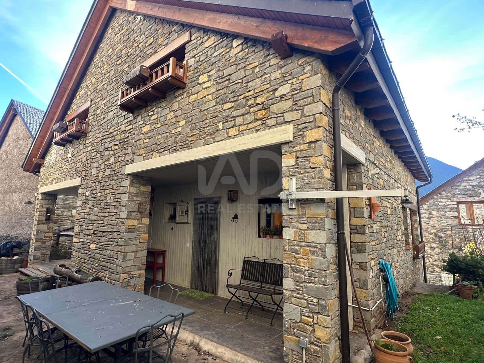 4 soveværelse Byhus til salg i Lleida by - € 799.000 (Ref: 9991104)