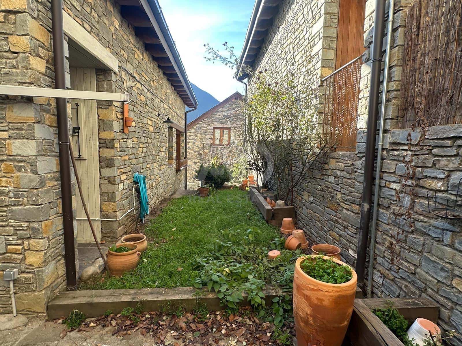4 soveværelse Byhus til salg i Lleida by - € 799.000 (Ref: 9991104)