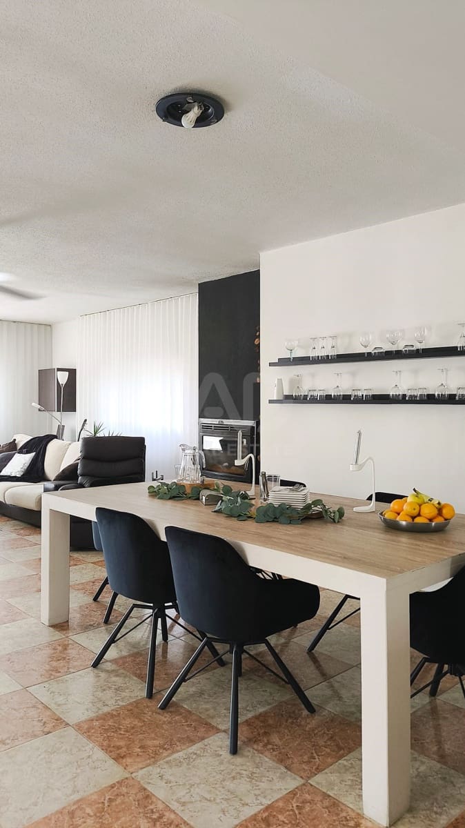 4 sypialnia Dom na sprzedaż w Miasto Madryt z basenem garażem - 399 000 € (Ref: 9991108)