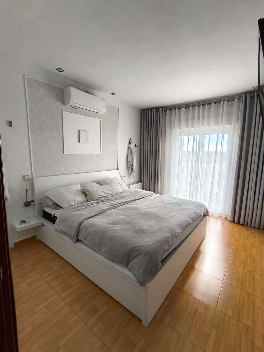 4 sypialnia Dom na sprzedaż w Miasto Madryt z basenem garażem - 399 000 € (Ref: 9991108)