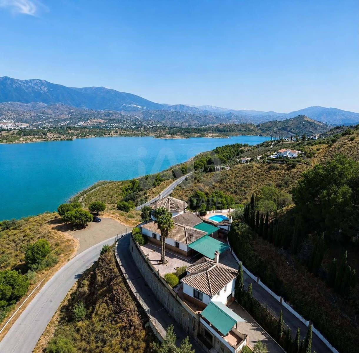 6 soverom Hus til salgs i Velez-Malaga med svømmebasseng garasje - € 835 000 (Ref: 9991110)
