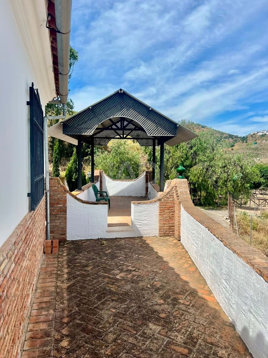 6 soverom Hus til salgs i Velez-Malaga med svømmebasseng garasje - € 835 000 (Ref: 9991110)