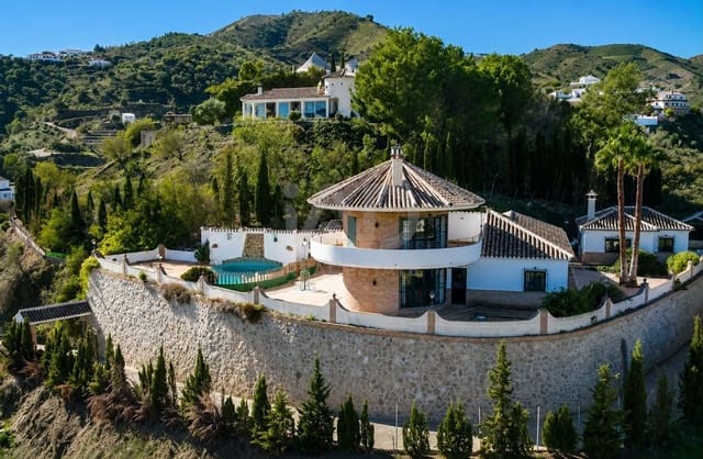 6 soverom Hus til salgs i Vélez-Málaga med svømmebasseng garasje - € 835 000 (Ref: 9991110)