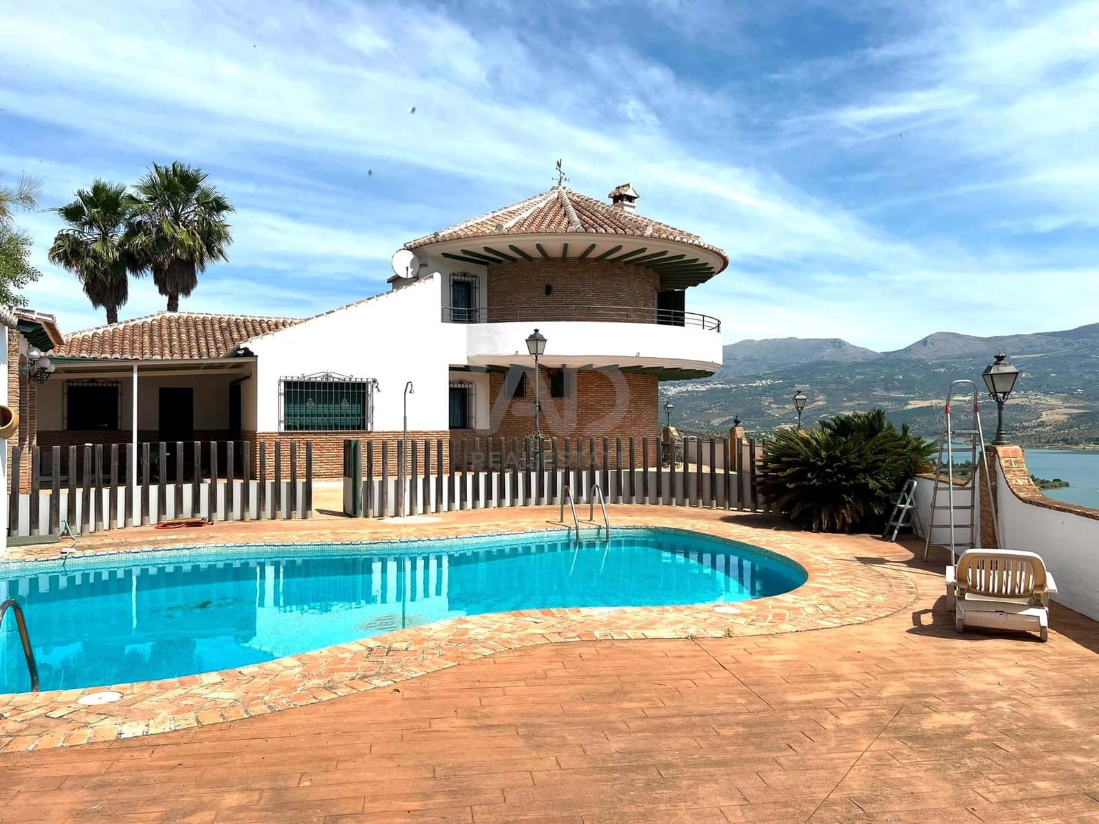 6 soverom Hus til salgs i Velez-Malaga med svømmebasseng garasje - € 835 000 (Ref: 9991110)