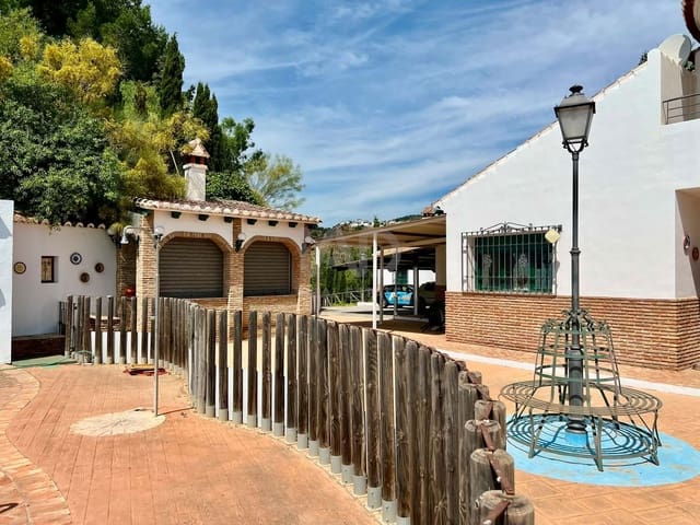 6 soverom Hus til salgs i Vélez-Málaga med svømmebasseng garasje - € 835 000 (Ref: 9991110)