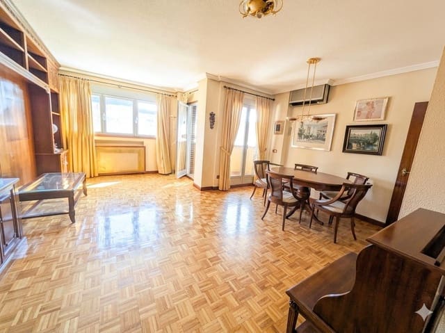 3 soveværelse Lejlighed til salg i Pilar, Madrid by med swimmingpool garage - € 725.000 (Ref: 9991111)