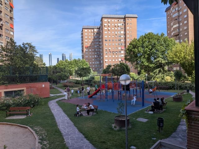 3 soveværelse Lejlighed til salg i Pilar, Madrid by med swimmingpool garage - € 725.000 (Ref: 9991111)