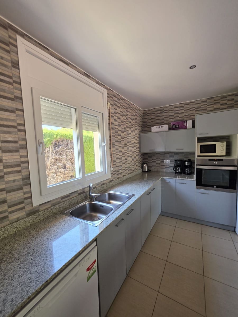 Casa de 4 habitaciones en L'Ametlla de Mar en venta con piscina - 385.000 € (Ref: 9991113)