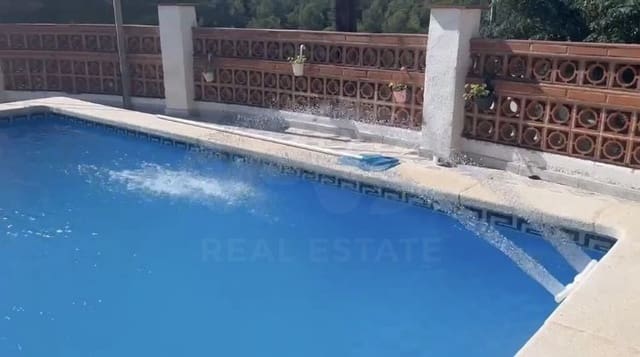 3 slaapkamer Huis te koop in La Bisbal del Penedès met zwembad garage - € 199.000 (Ref: 9991119)