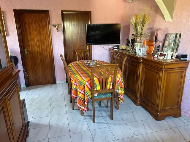 3 slaapkamer Huis te koop in La Bisbal del Penedès met zwembad garage - € 199.000 (Ref: 9991119)