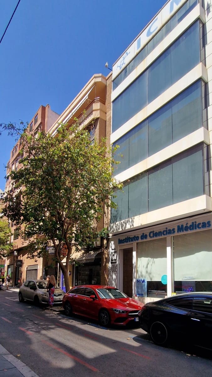 3 soveværelse Lejlighed til salg i Alicante by - € 330.000 (Ref: 9991120)