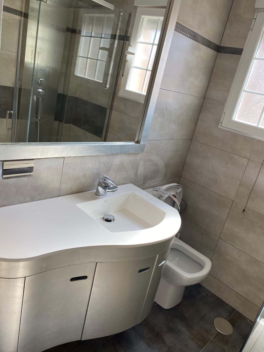 4 chambre Villa/Maison à vendre à Valladolid ville avec garage - 312 000 € (Ref: 9991121)