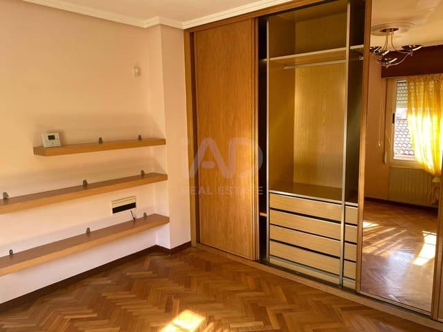 4 sovrum Villa till salu i Valladolid stad med garage - 312 000 € (Ref: 9991121)