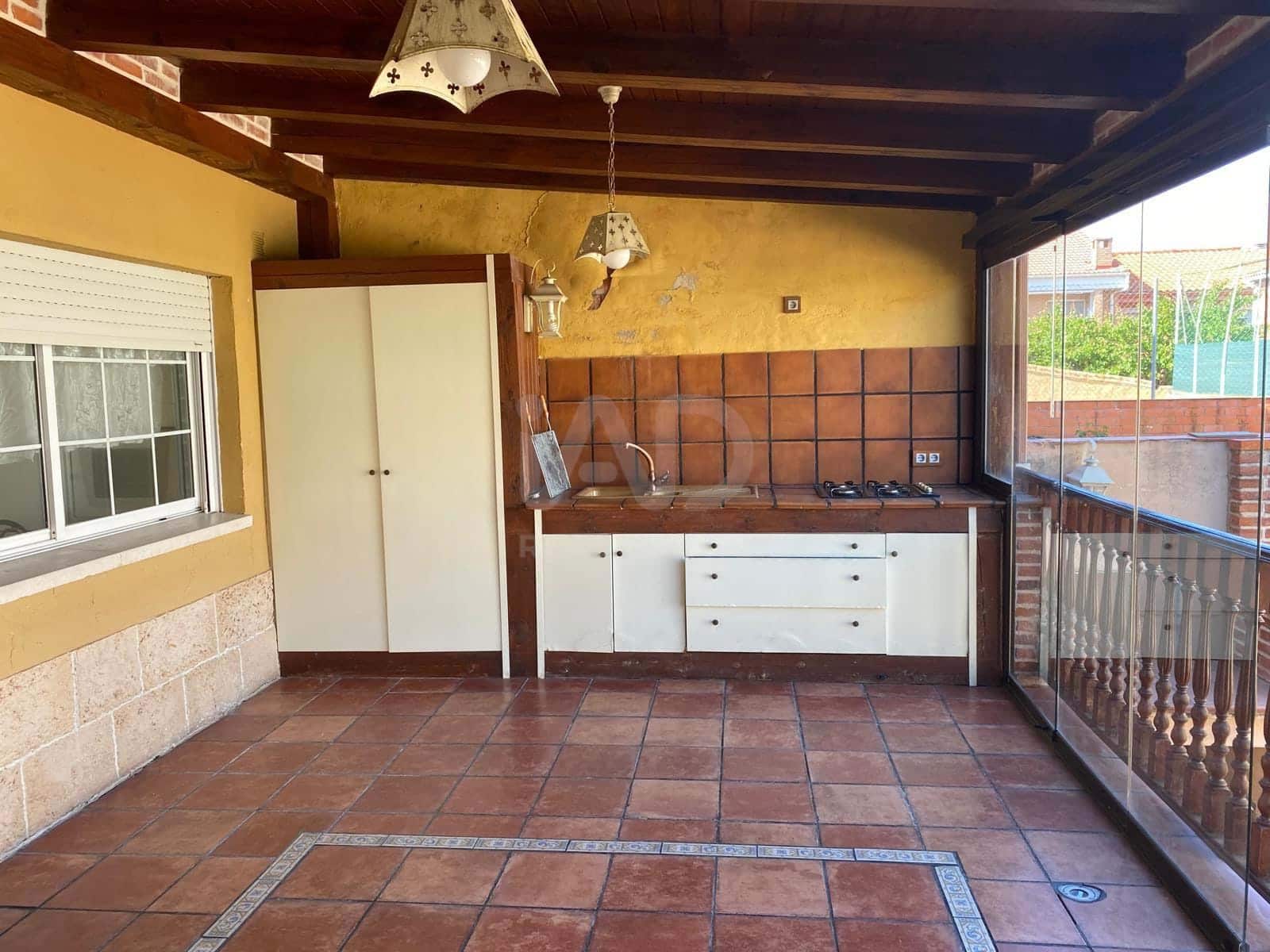 4 chambre Villa/Maison à vendre à Valladolid ville avec garage - 312 000 € (Ref: 9991121)